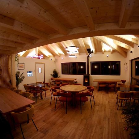 1861 Chatel Hostel Esterno foto