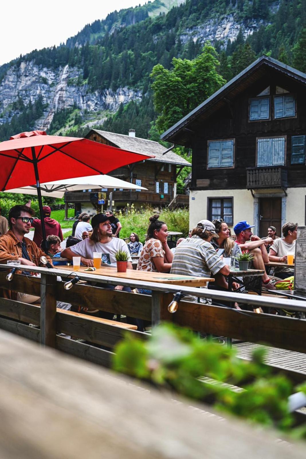 1861 Chatel Hostel Esterno foto