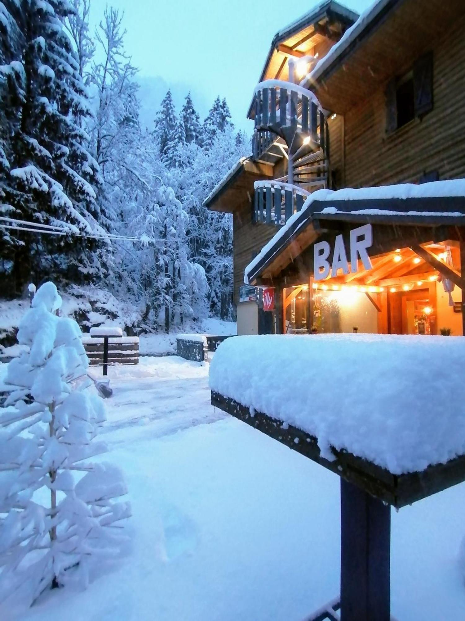 1861 Chatel Hostel Esterno foto